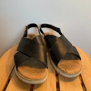 Korks Leather Cross Strap Sandals
